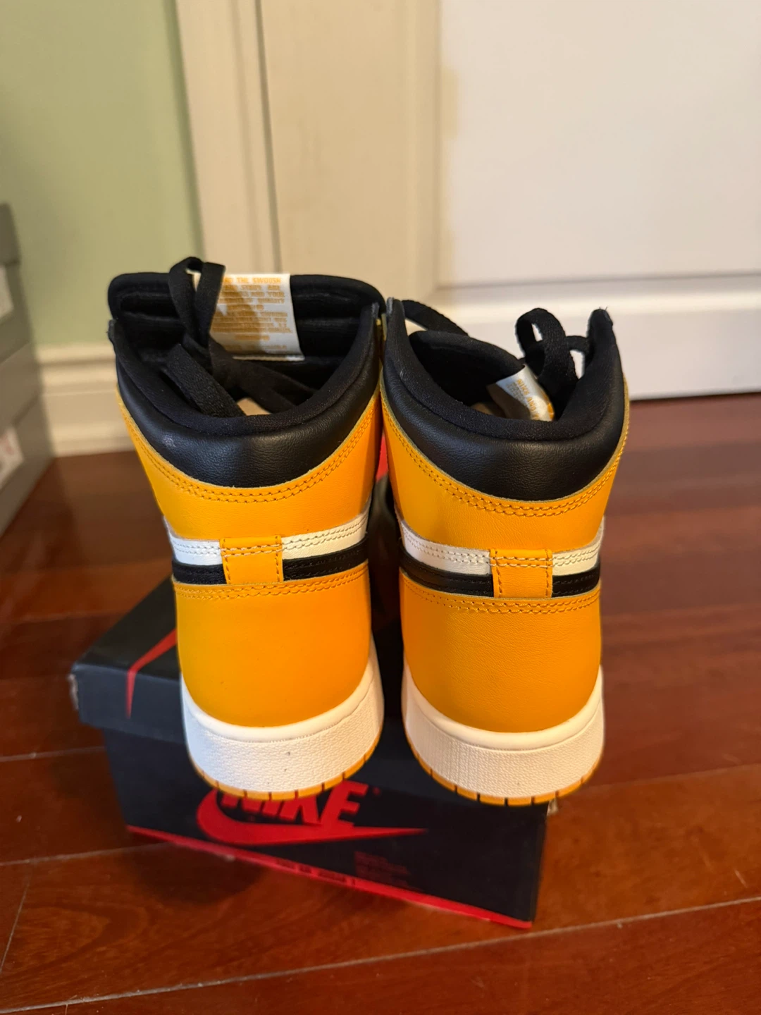 Nike Air Jordan 1 High Taxi OG GS 7Y - photo 3