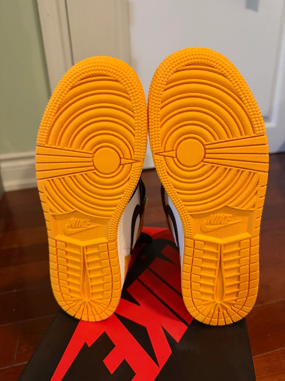 Nike Air Jordan 1 High Taxi OG GS 7Y - photo 4