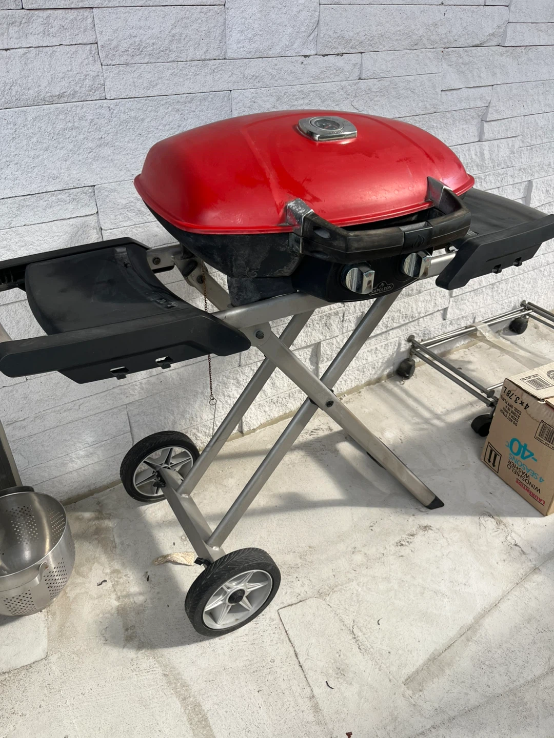 Napoleon TravelQ 285X Portable Grill