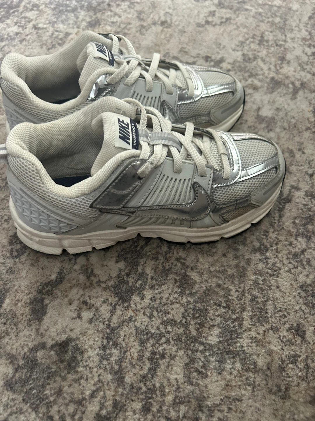 Nike Vomero 5 Sneakers - Size 3Y - photo 2
