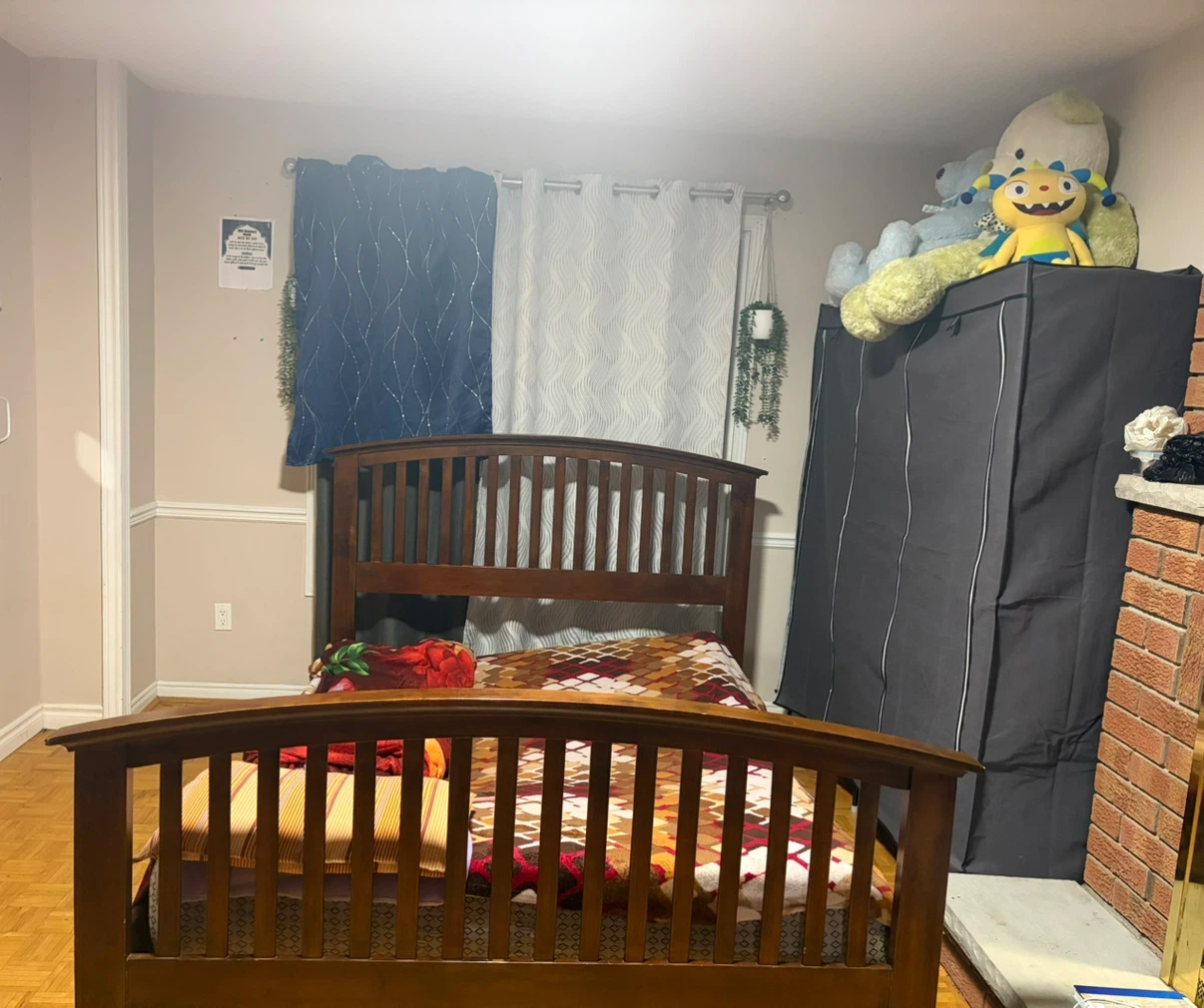 Private room available on rent