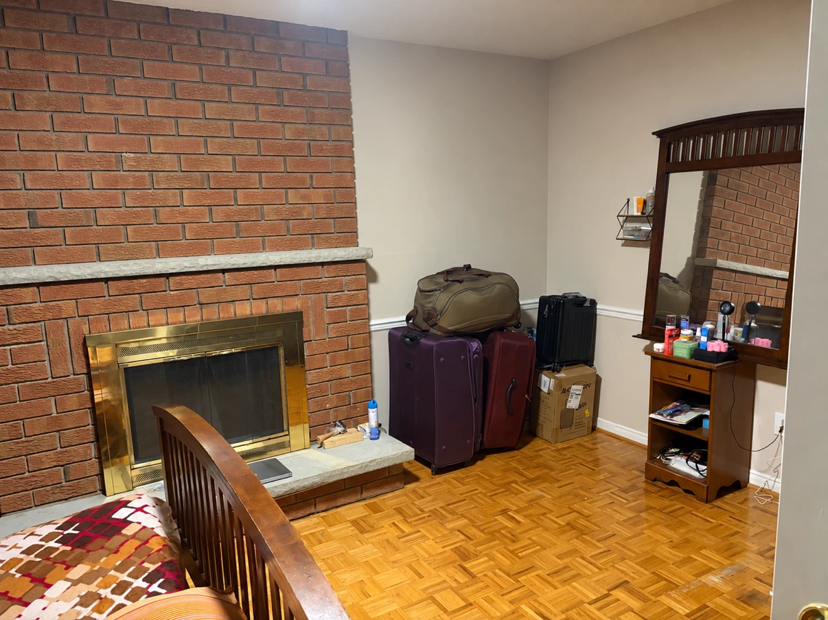 Private room available on rent - photo 5