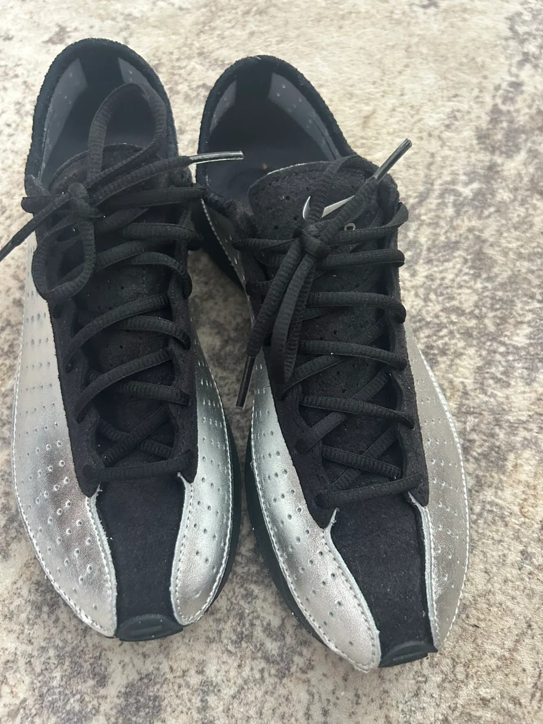 Nike Black and Silver Sneakers - photo 3