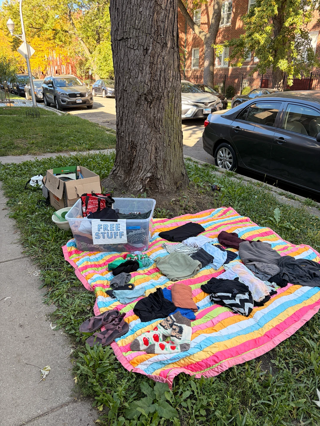 SALE TODAY 10/11 MOST THINGS $1-5 🧢👚☀️ - photo 5