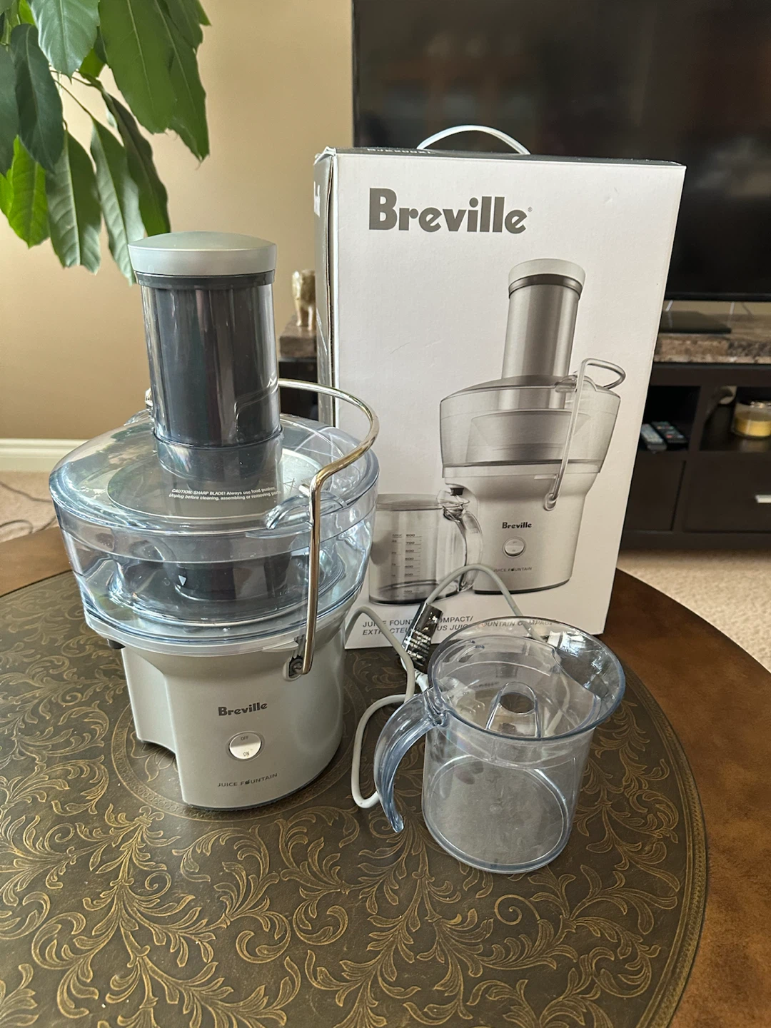Brand  new Breville Juice Fountain Compact BJE200XL