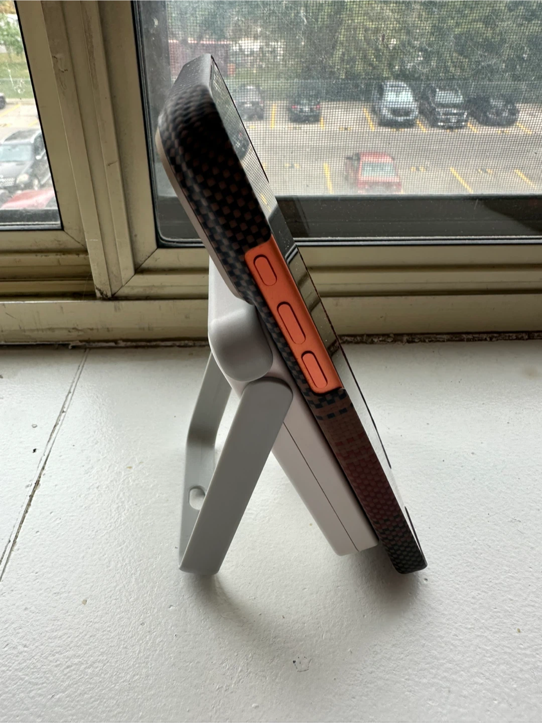 Magnetic portable phone charger - photo 4