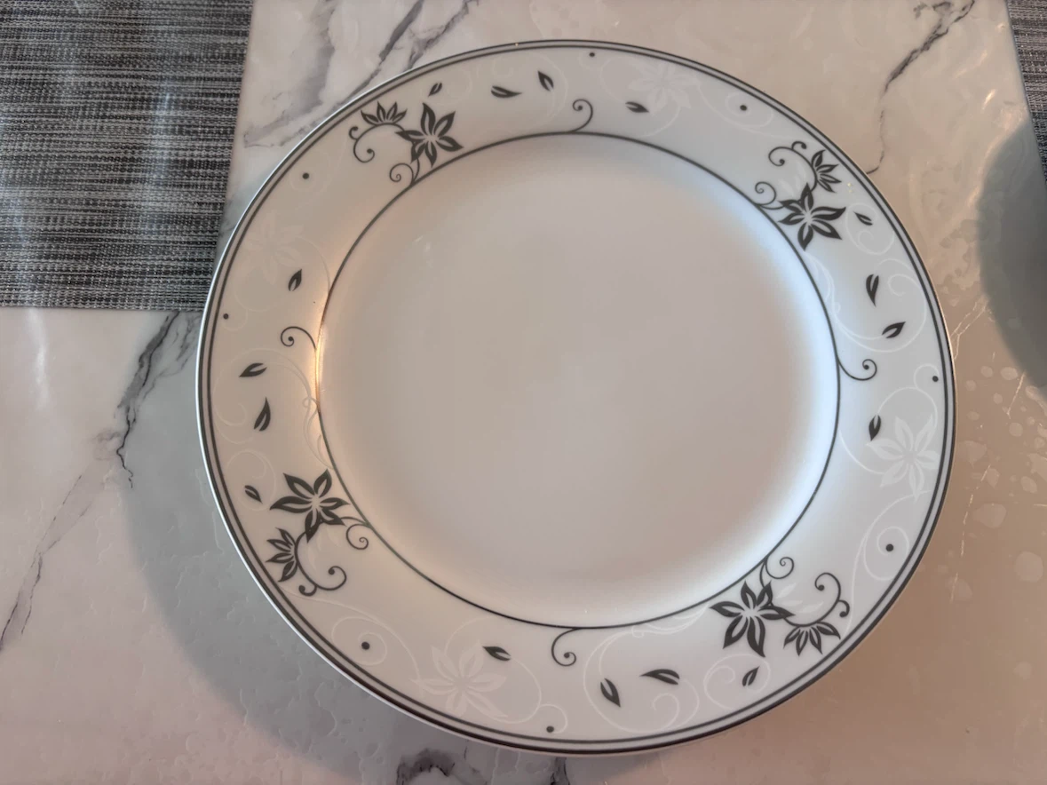 Porcelain Tea Set with Floral Pattern - photo 5