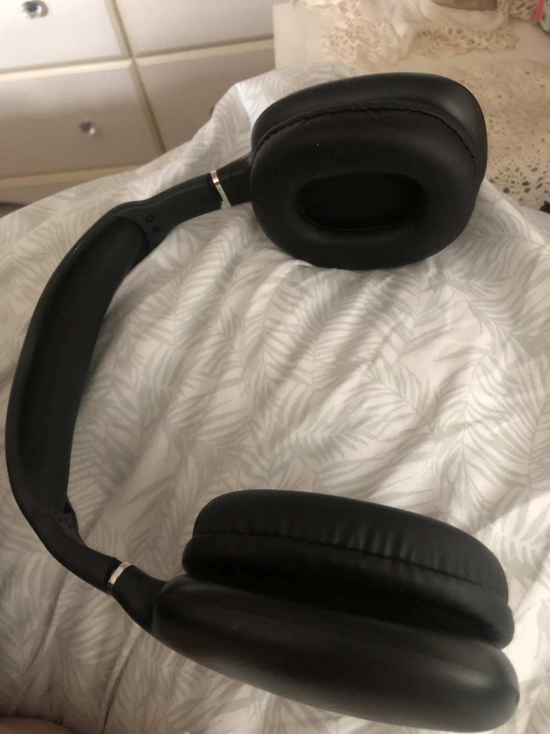 Black Over-Ear Wireless Headphones - photo 2