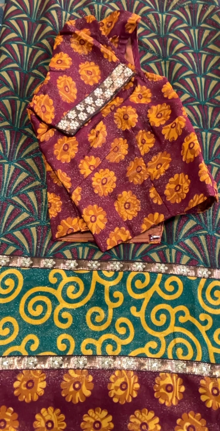 Traditional Embroidered Floral Sari with Blouse - photo 2