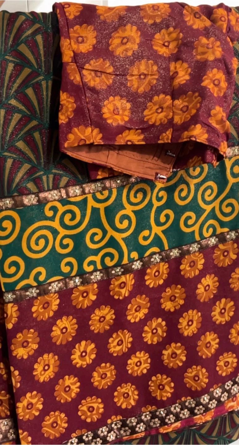 Traditional Embroidered Floral Sari with Blouse - photo 4