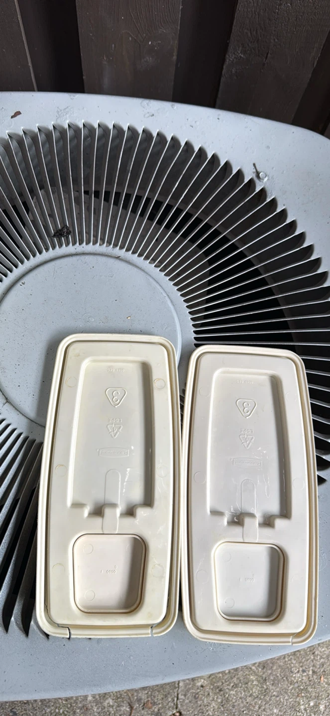 Rubbermaid storage containers - photo 4
