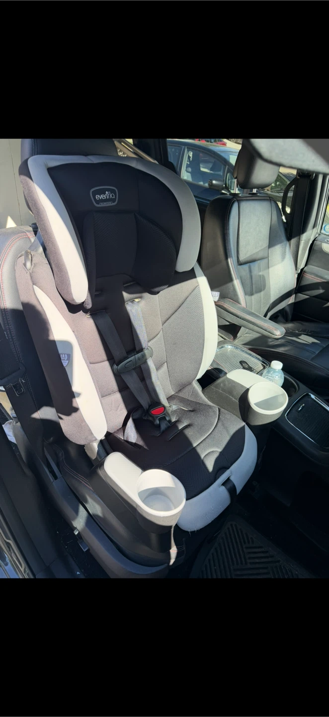 Evenflo Car Seat-Expires: 2028, October 2 - photo 3