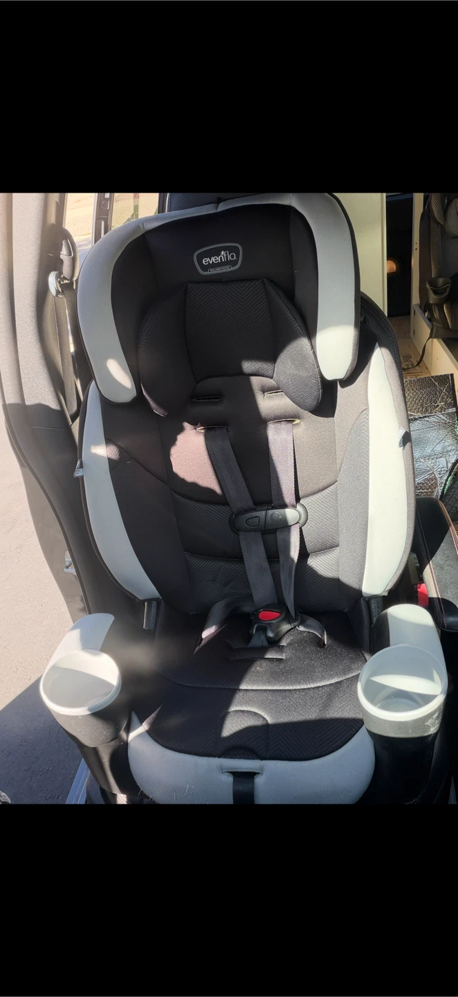 Evenflo Car Seat-Expires: 2028, October 2 - photo 4