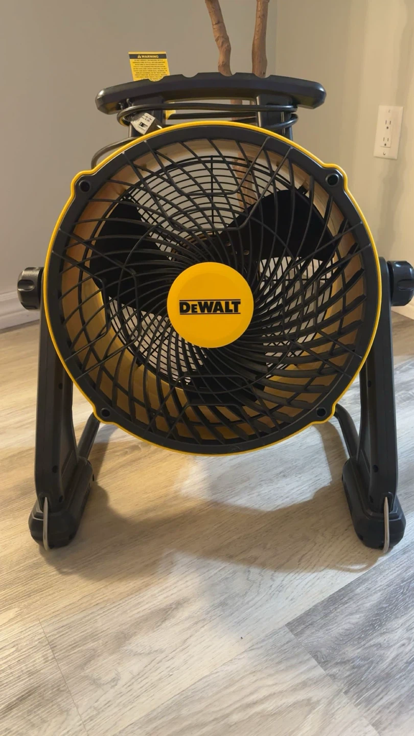 Excellent Condition DEWALT 16” Floor Fan – 4,000 CFM