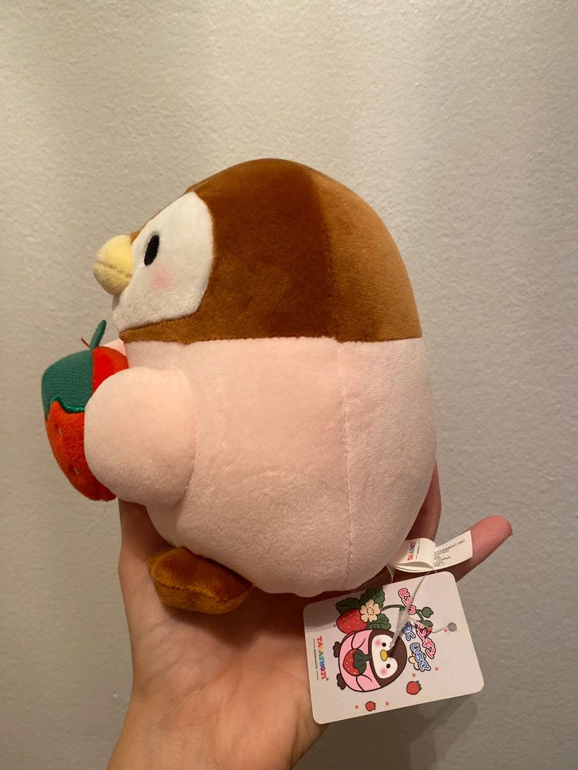 Takarajimasha Penguin Strawberry Plush - photo 2