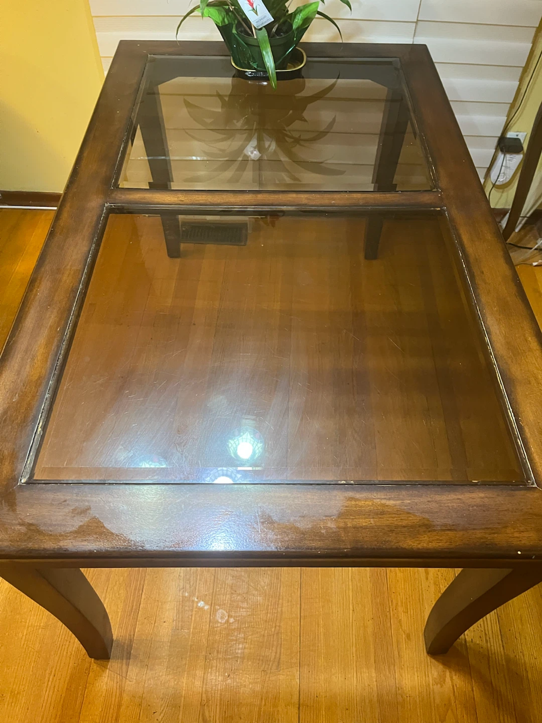 Beautiful wood and glass/dining room table kitchen table