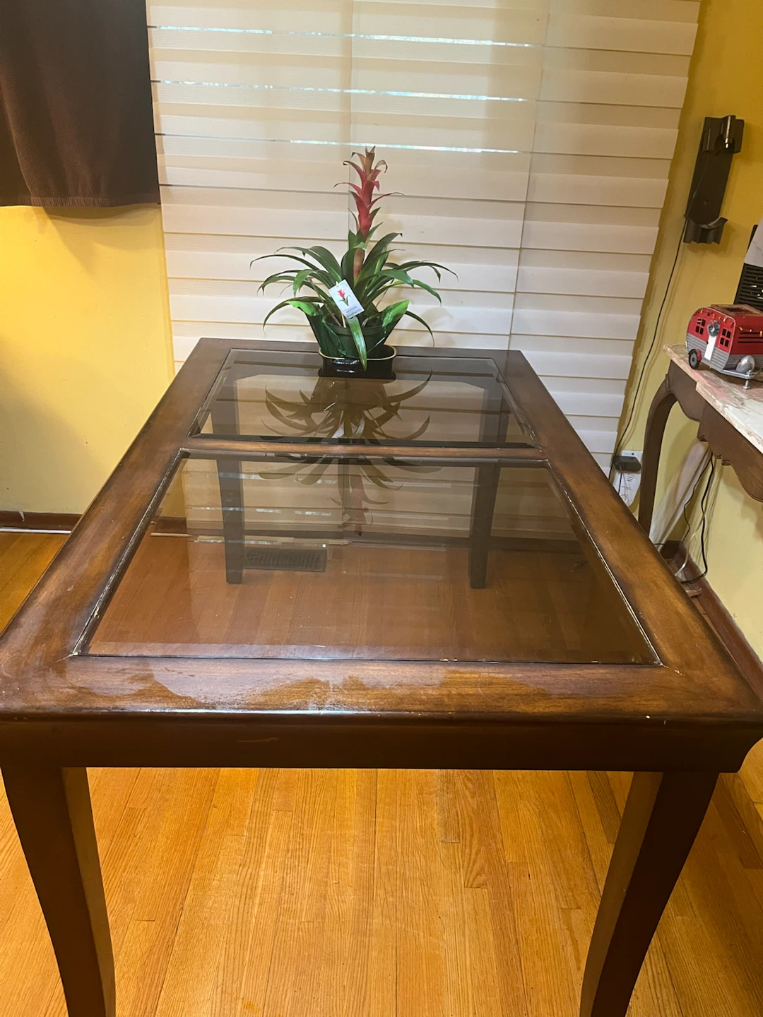 Beautiful wood and glass/dining room table kitchen table - photo 4