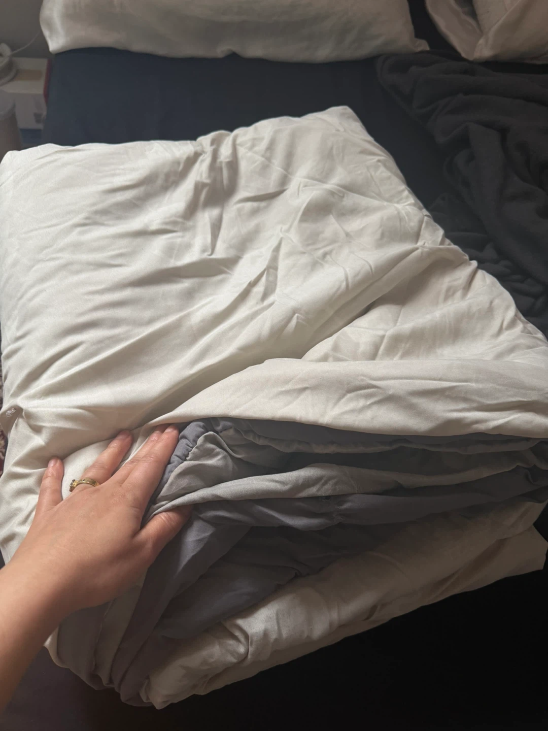 Dual-tone Reversible Comforter - photo 2