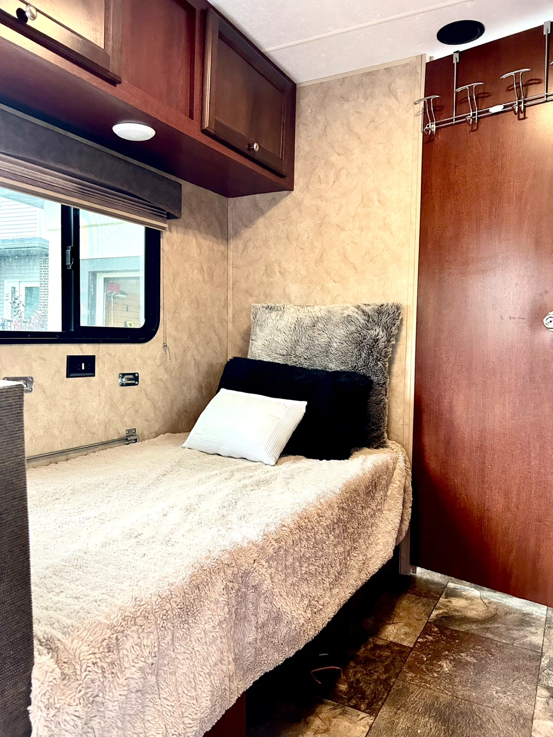 Coachmen Clipper (2015) 17FQ Travel Trailer - photo 4