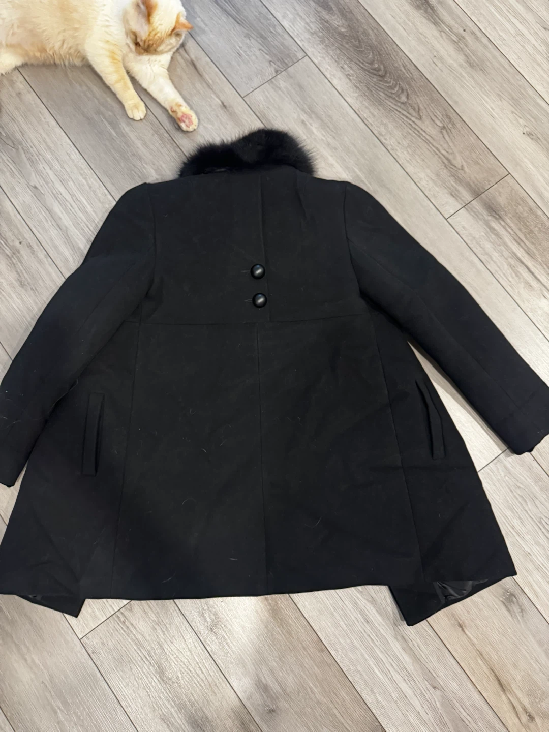 Black wool blend coat with faux fur collar - photo 3