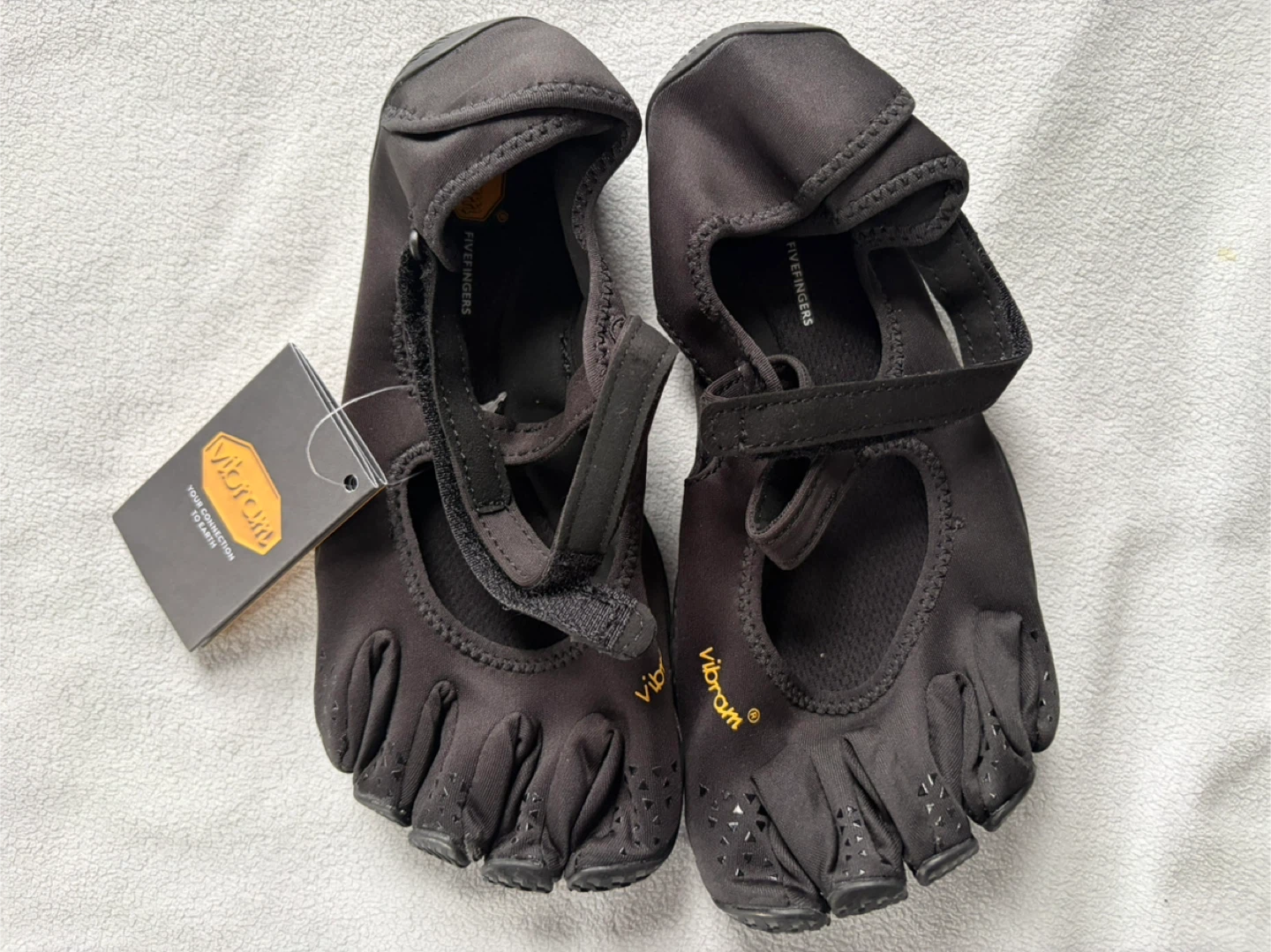 New Vibram Fivefingers Black Women Size US 6-6.5 Model 18W7201
