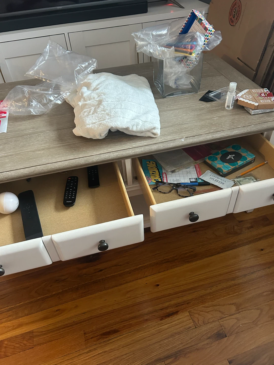White and Wood Coffee Table with Drawers - photo 2