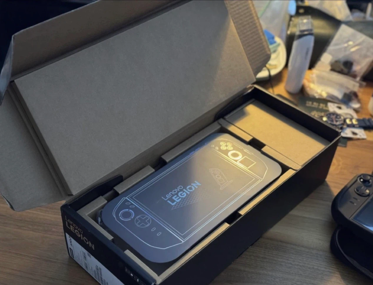 Lenovo Legion Go 2 Z2 Extreme – 4TB SSD – Like New! - photo 2