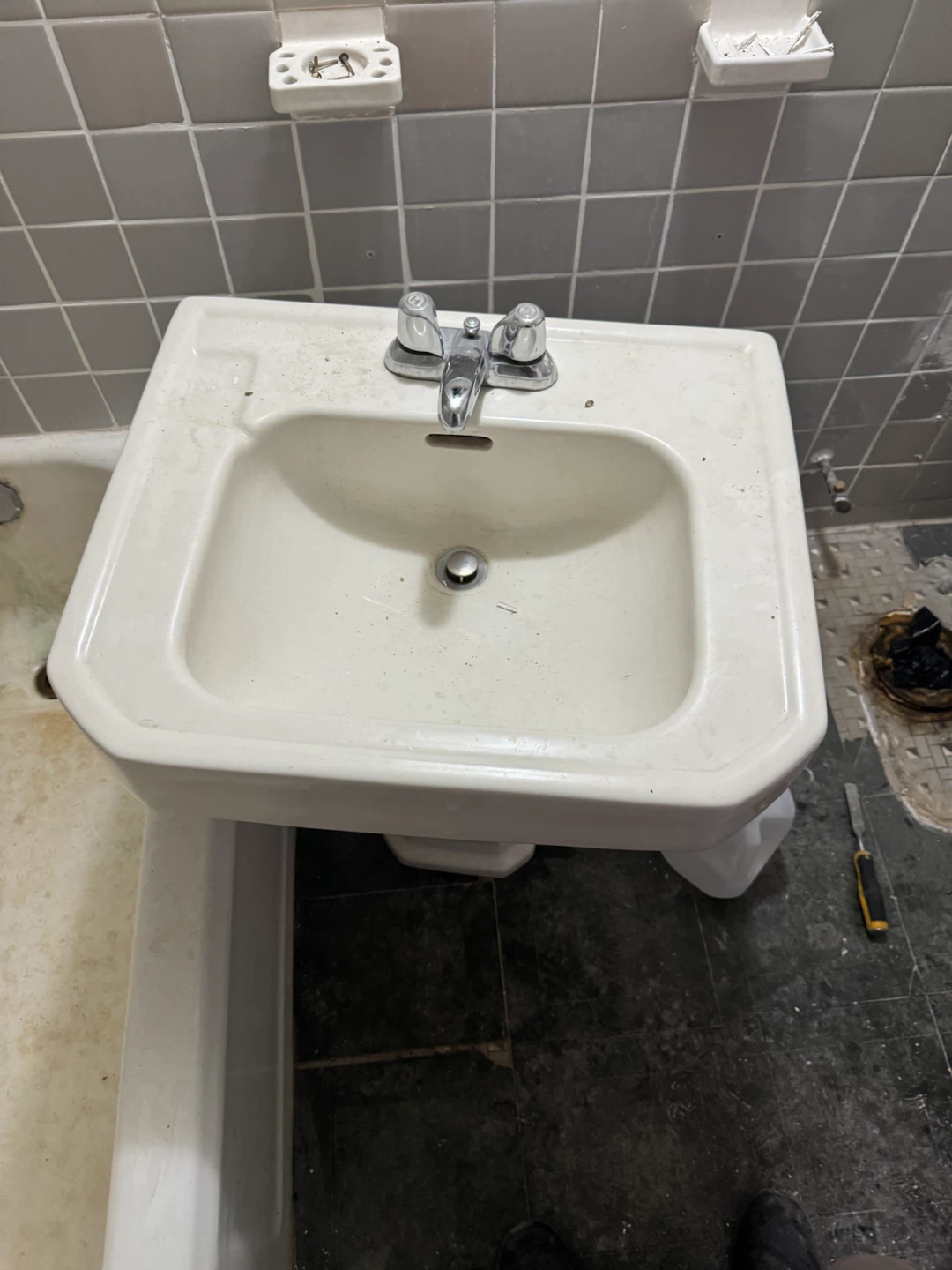Vintage 24” White Pedestal Bathroom Sink with Faucet
