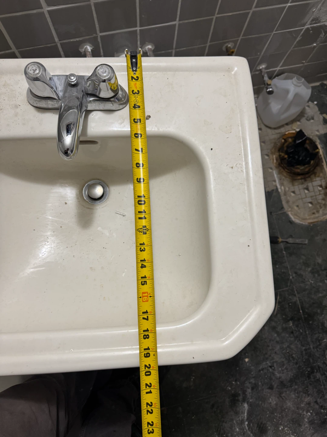 Vintage 24” White Pedestal Bathroom Sink with Faucet - photo 5