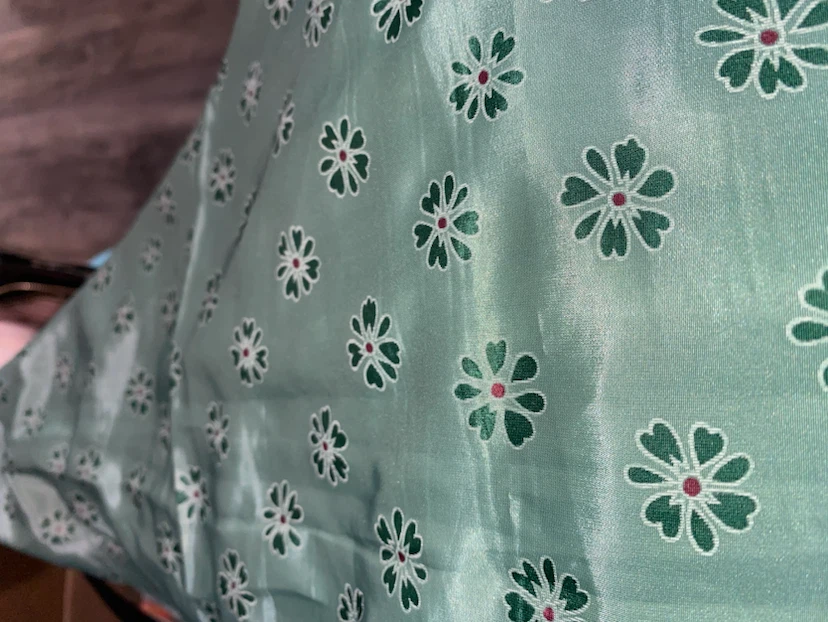 Green Floral Pattern Fabric 46x 46 in - photo 2