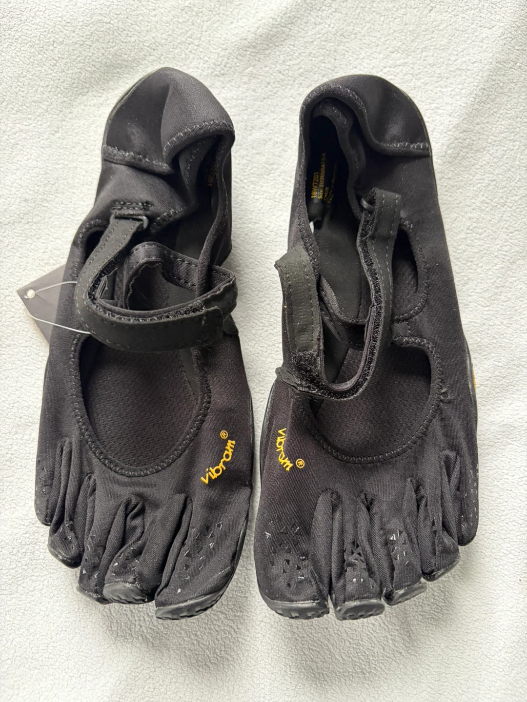 New Vibram Fivefingers Black Women Size US 7-5-8 Model 18W7201