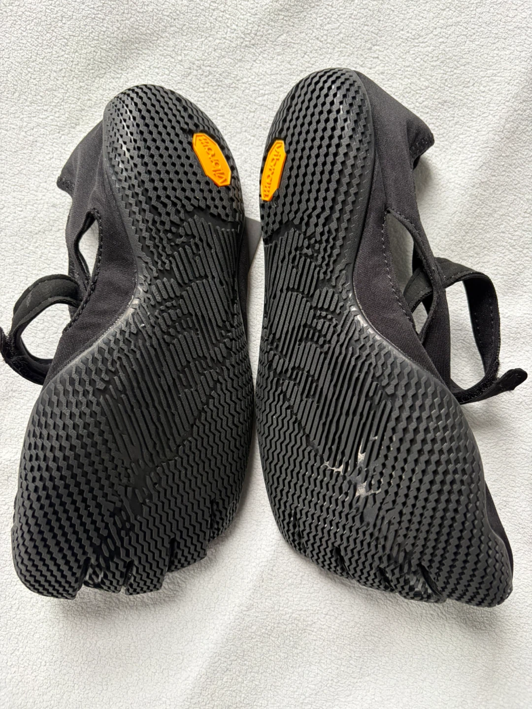 New Vibram Fivefingers Black Women Size US 7-5-8 Model 18W7201 - photo 2