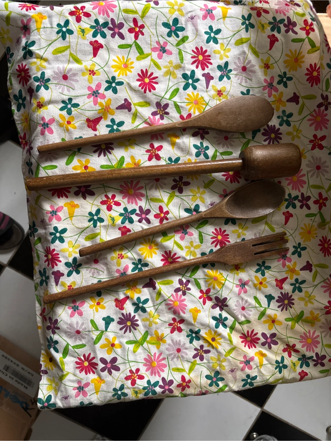 Set of four wooden kitchen utensils - photo 2