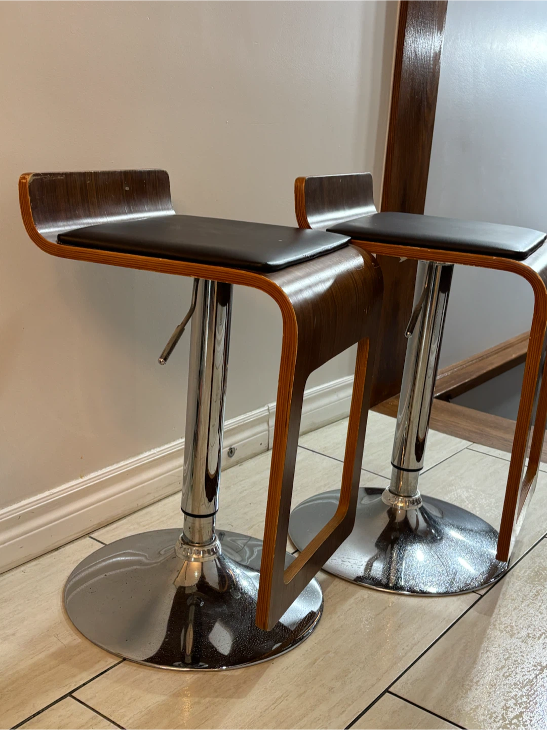 Set of 2 Adjustable Walnut and Chrome Bar Stools - photo 4