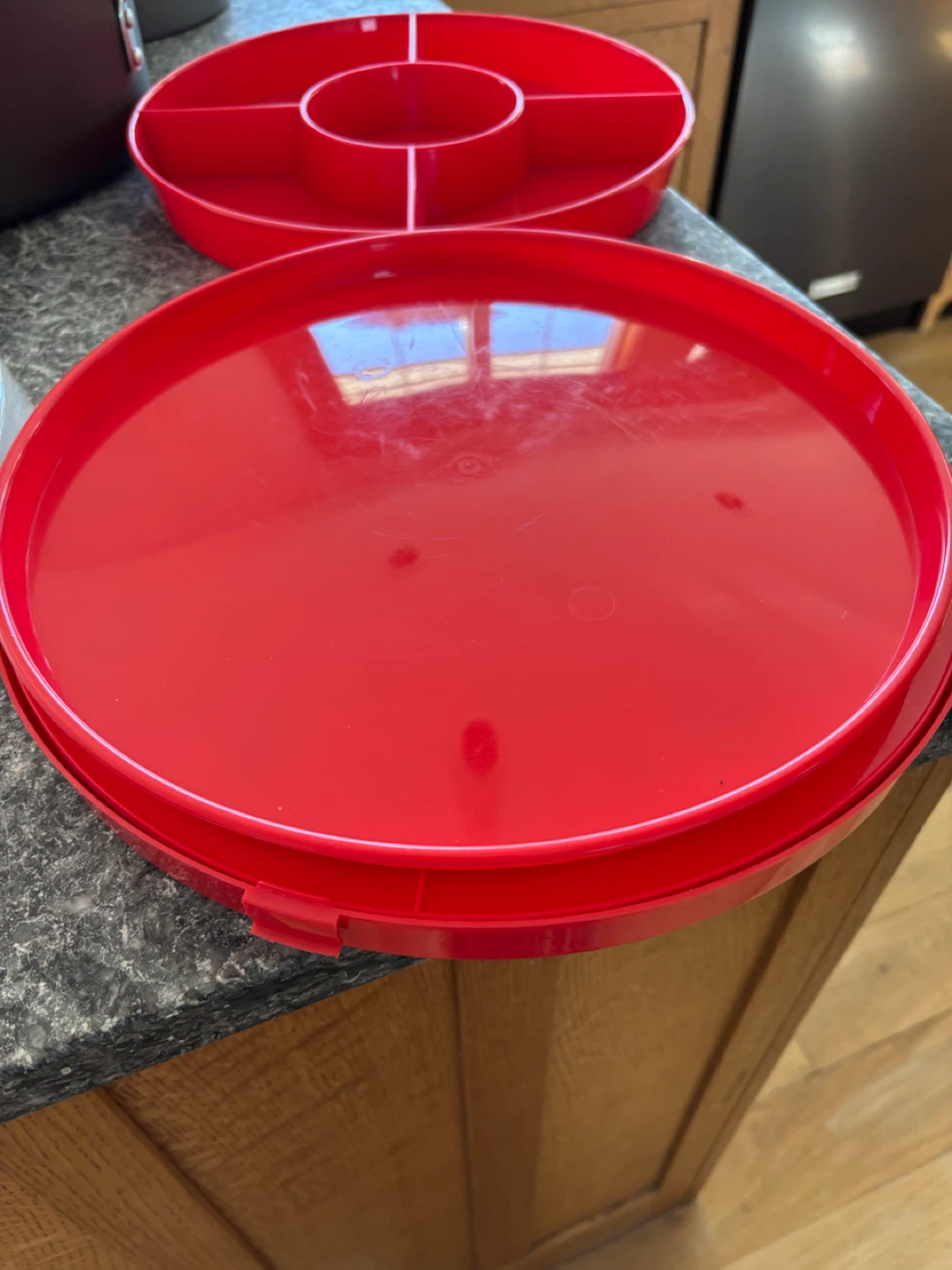 Red Plastic Cake and Cupcake Carrier - photo 3