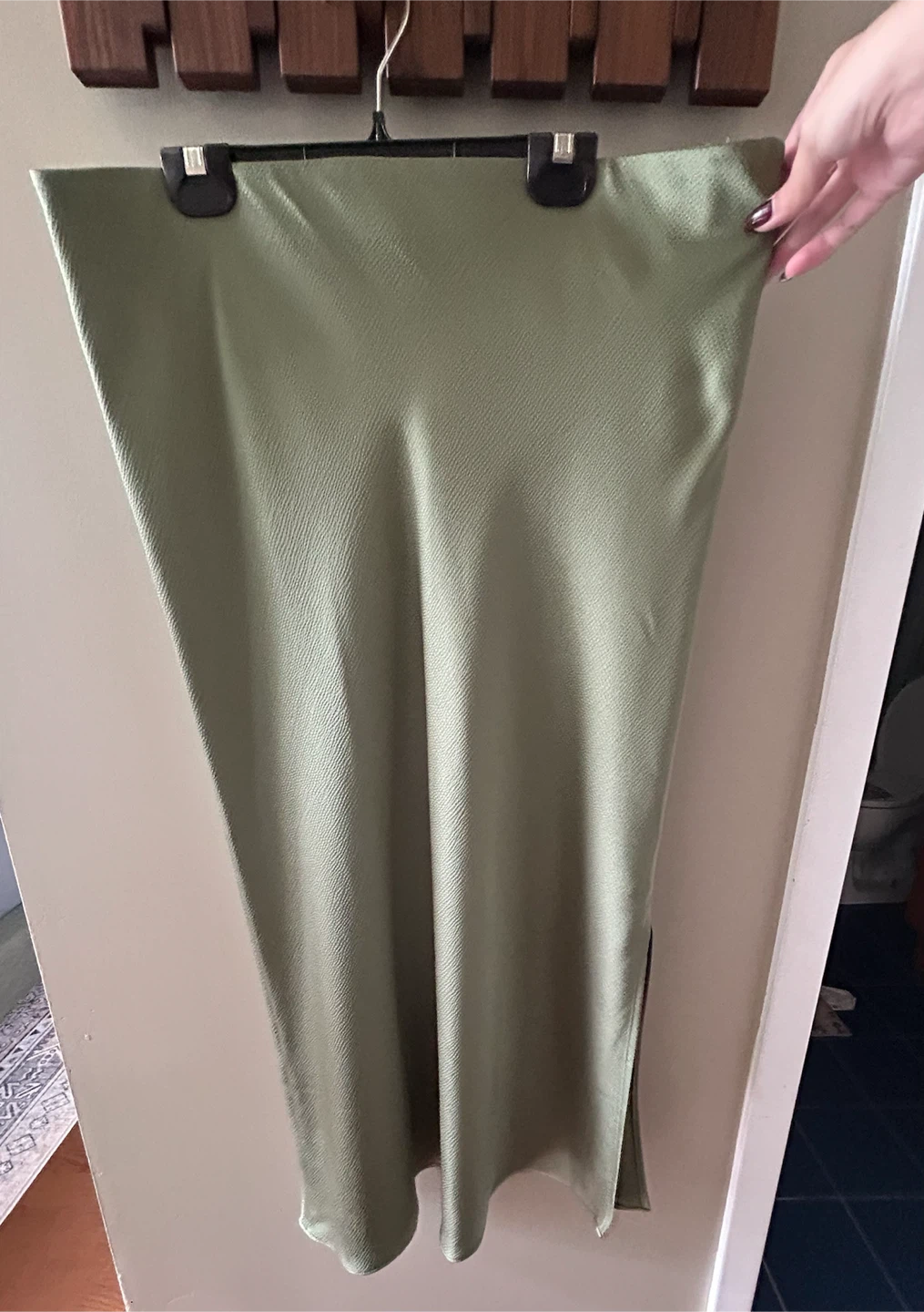 H&M Olive Green Midi Skirt - Size Large