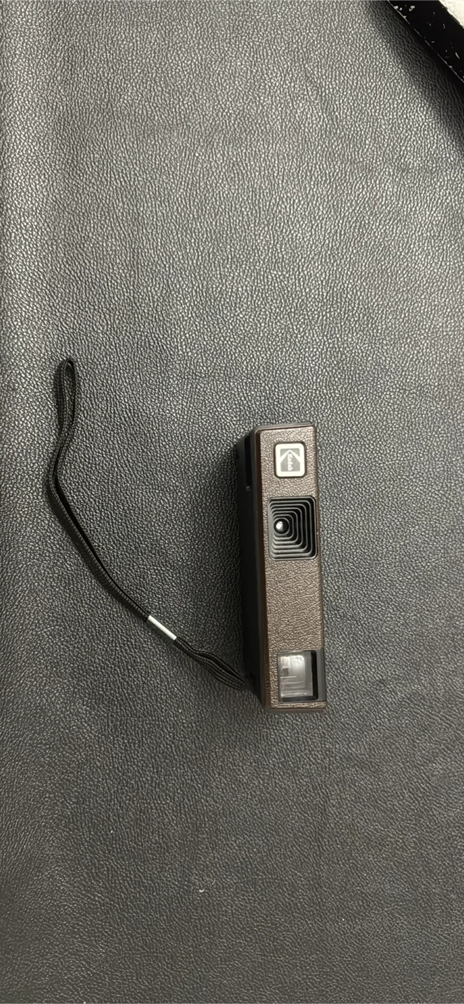 Kodak Trimlite Instamatic 18 Camera Outfit - photo 3