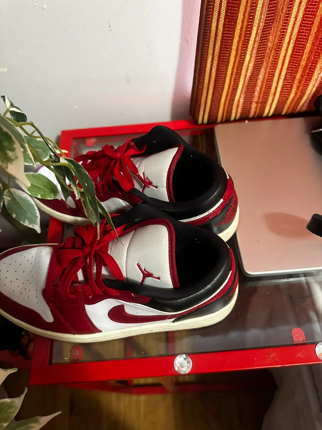 Bought this Jordan and worn it a few times it’s a size 8.5 women - photo 2