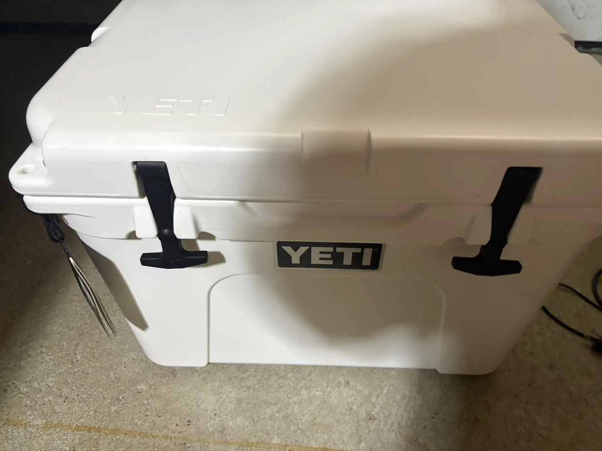 Yeti Tundra 35 Hard Cooler White - photo 3