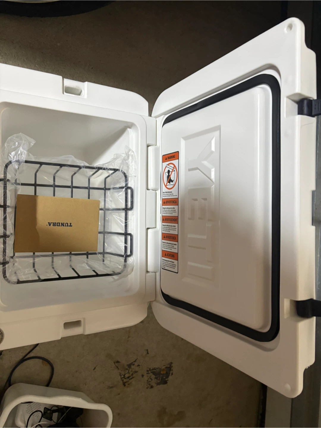 Yeti Tundra 35 Hard Cooler White - photo 4