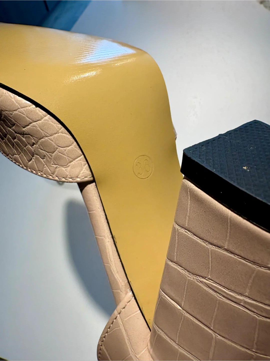 Beige Crocodile-Pattern Heels size 36 - photo 2