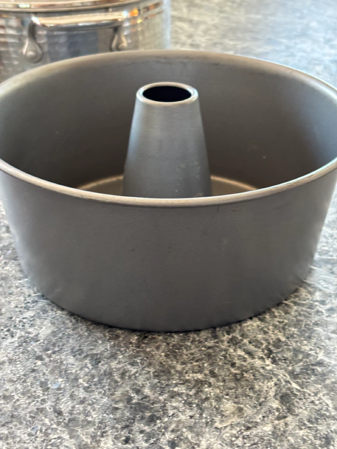 Angel food pan