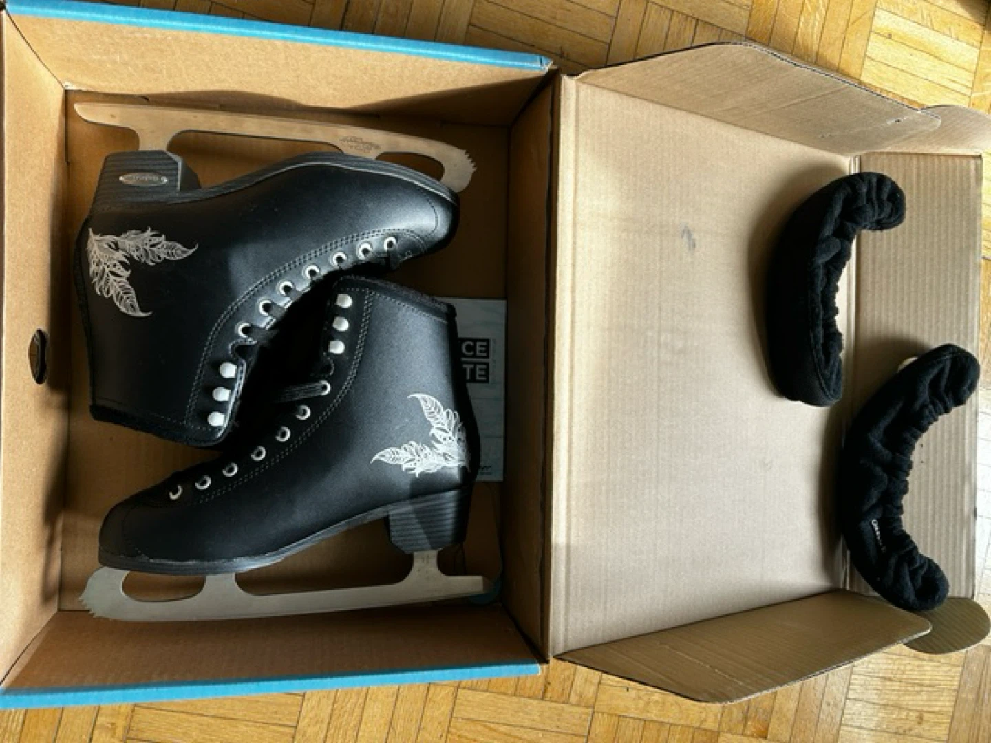 Blade runner women’s Figure Skates - Black