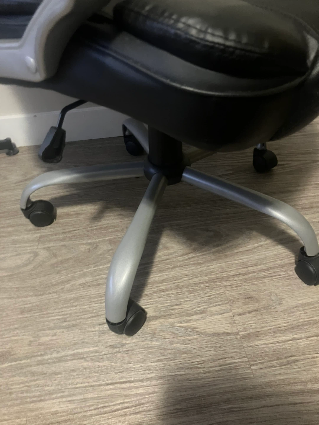 Black Office Chair - photo 3