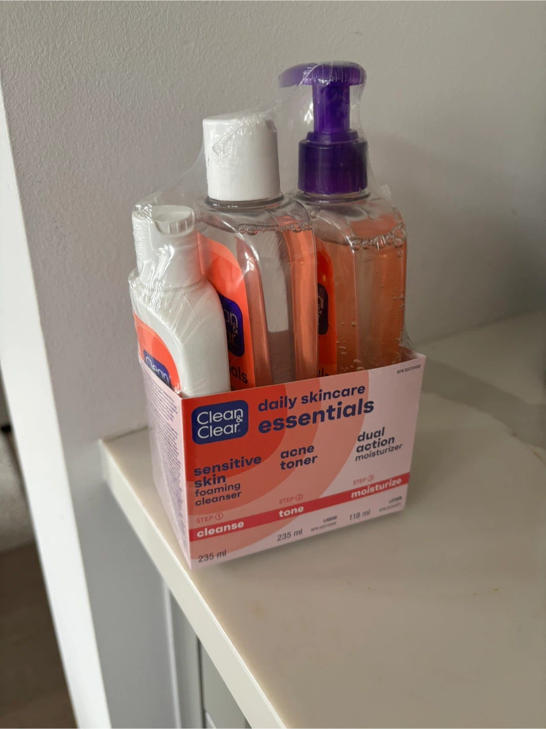 Clean & Clear Daily Skincare set