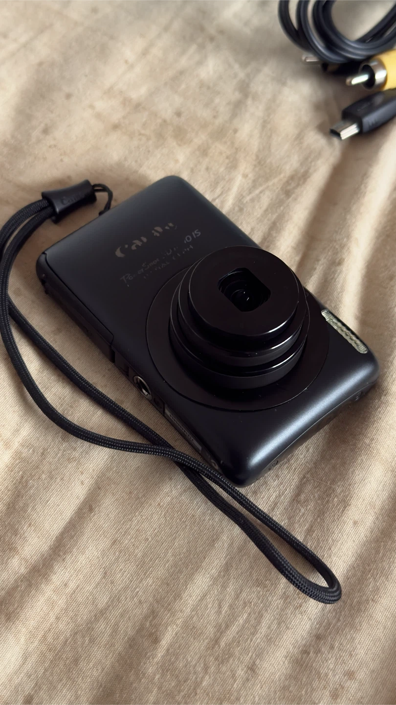 Canon PowerShot SD1400 IS Digital Camera