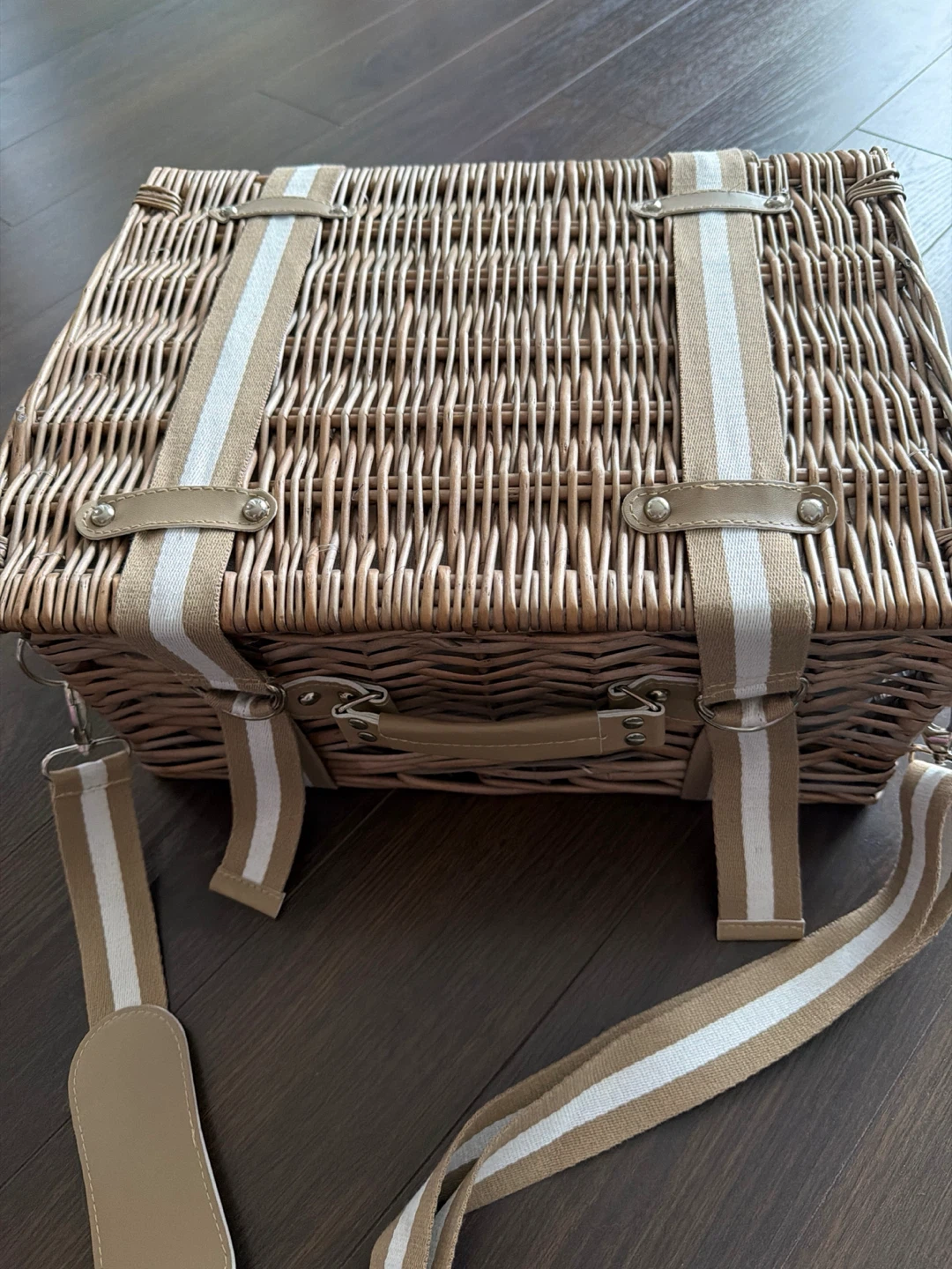 Complete 4-Person Wicker Picnic Basket Set (Brand New)
