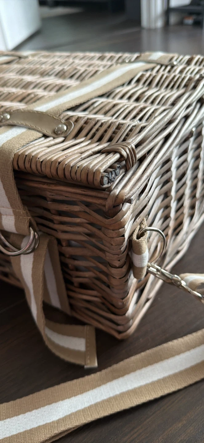 Complete 4-Person Wicker Picnic Basket Set (Brand New) - photo 4
