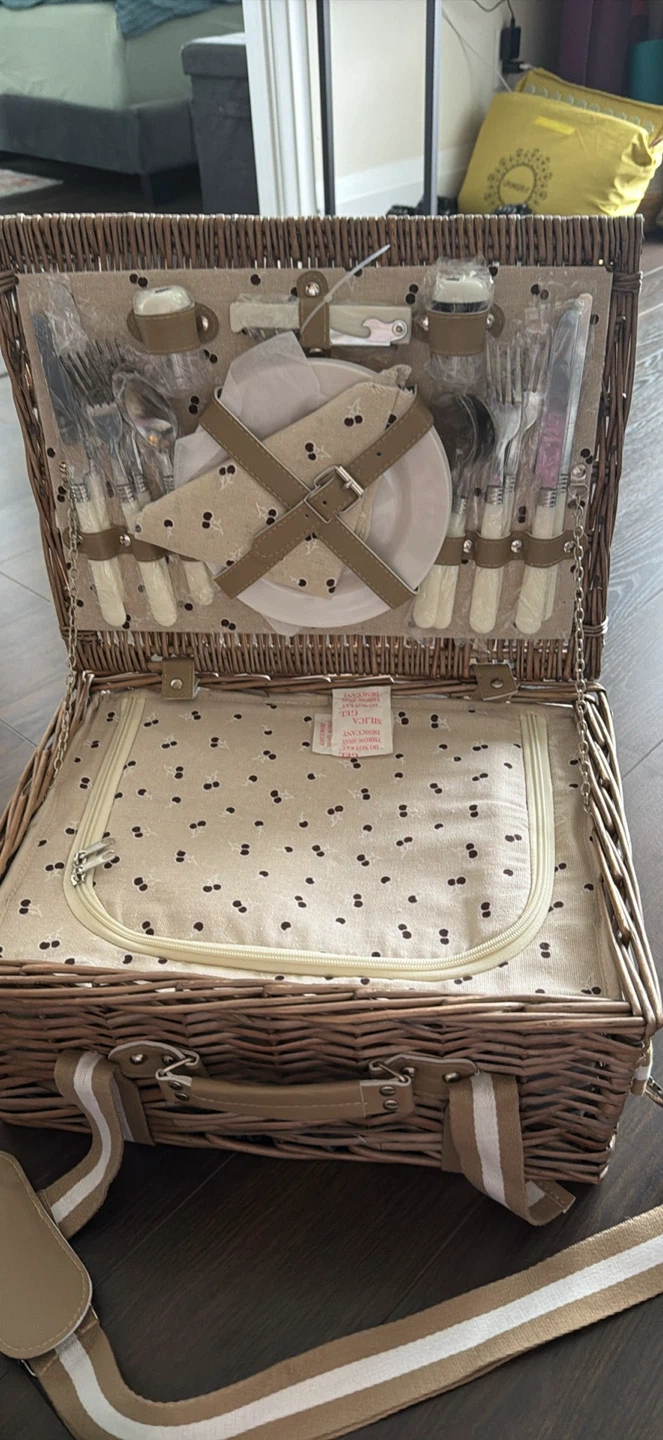 Complete 4-Person Wicker Picnic Basket Set (Brand New) - photo 5