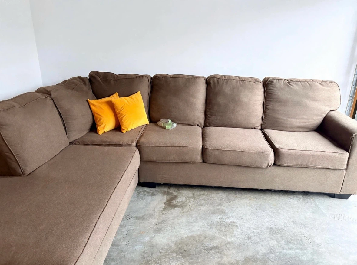 Nice Brown Sectional Sofa with Chaise, very confortable